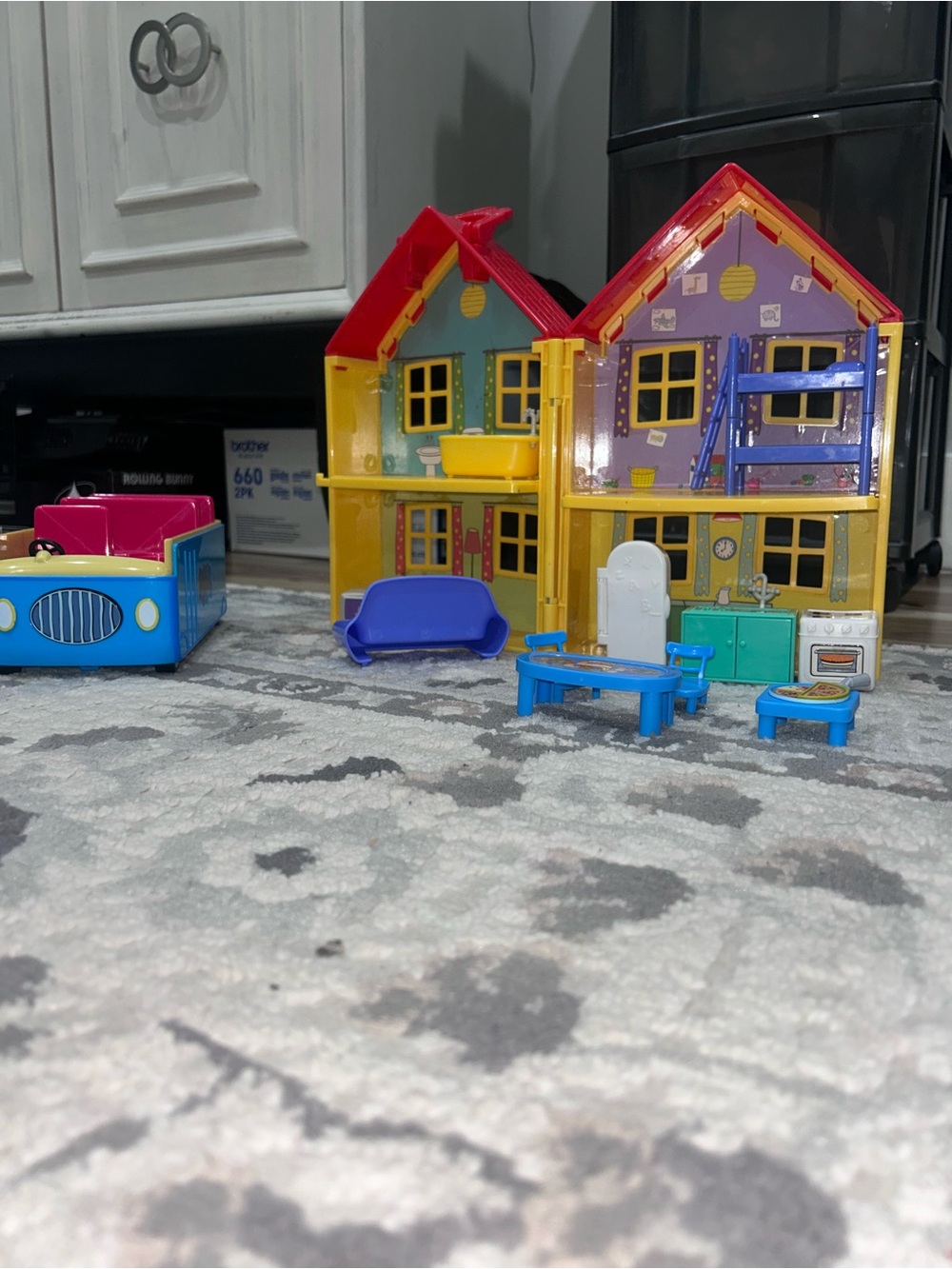 Peppa Pig Fold-Out Dollhouse Playset with Red Roof & Yellow Walls